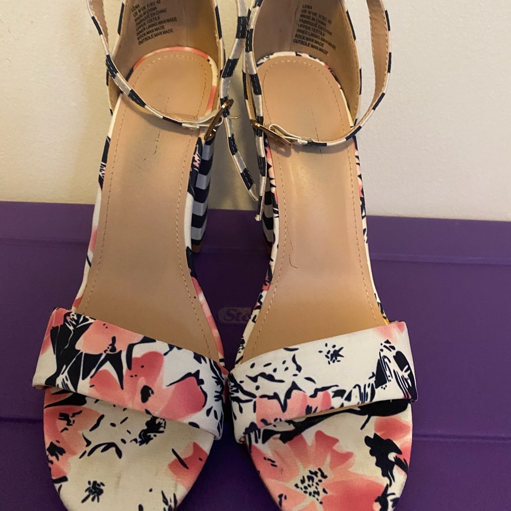 White blue and pink 4.5 in heels. Worn a handful of times size 9.